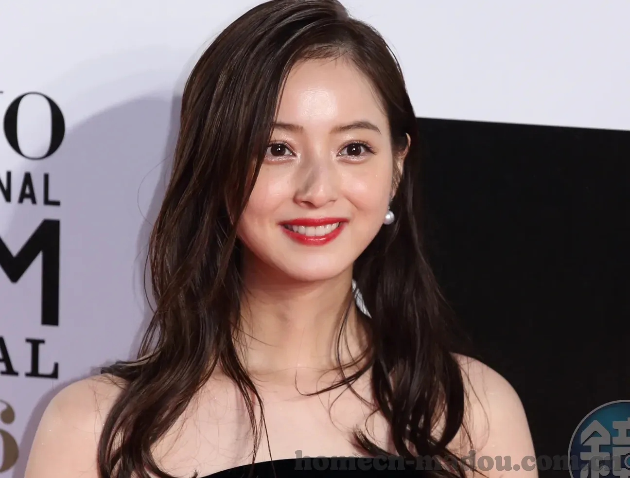 家庭教师人妻-家庭教师与人妻，爱的双轨并行